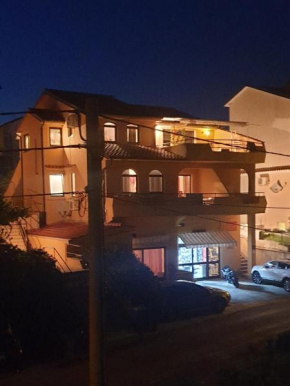 Отель Apartments Damir 2838  Лопар